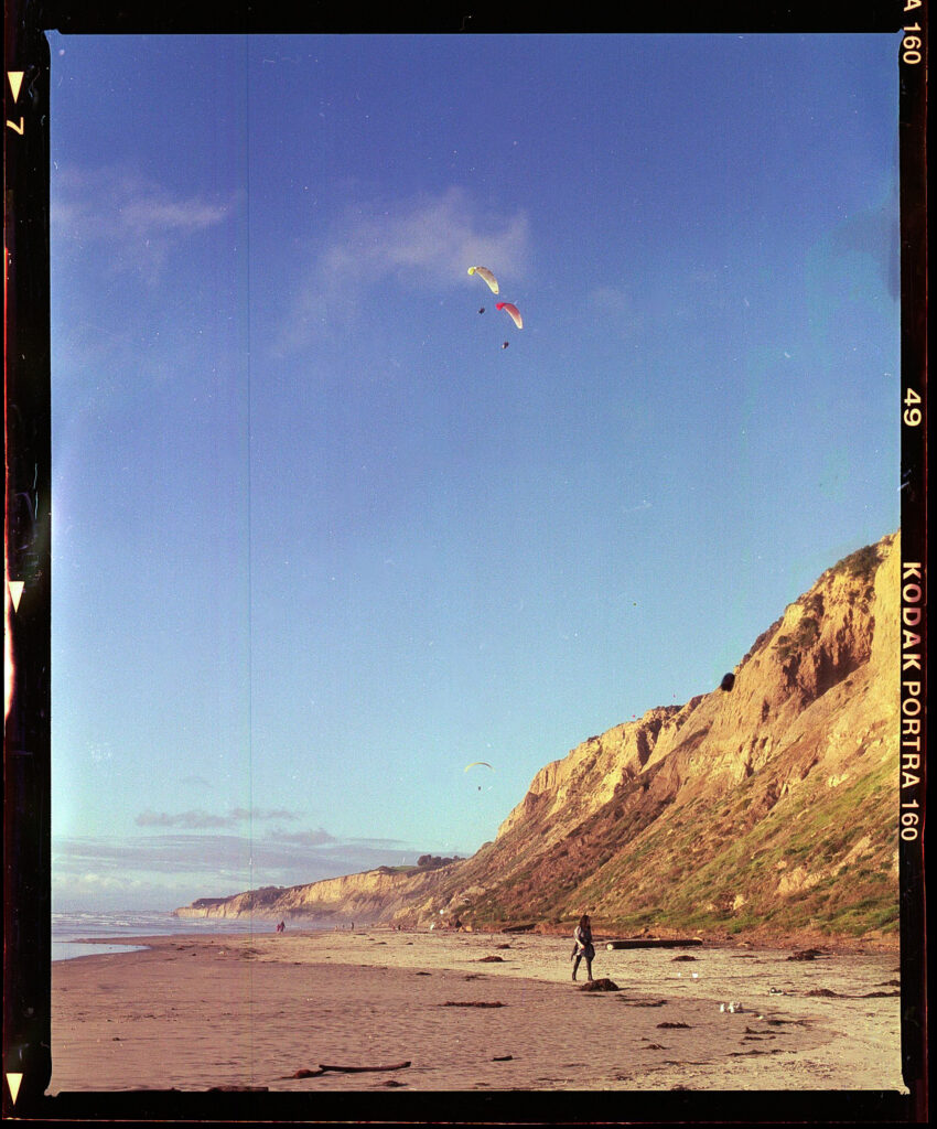 Torrey Pines Gliderport - Gliders over Blacks Beach